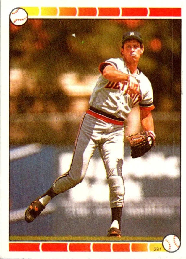 1989 Topps Super Star Geno Petralli Baseball Card #24